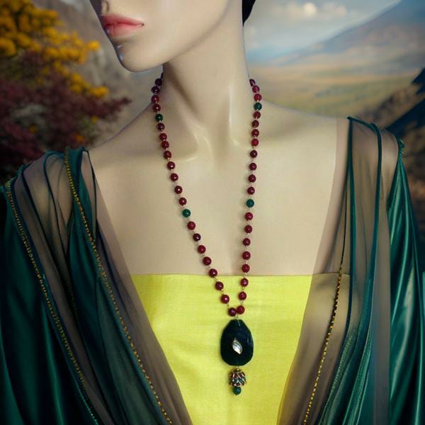 Charismatic Red Pearls Green Gemstone Pendant Necklace